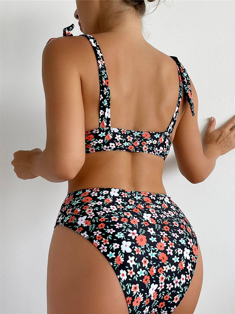 Sexy Printed Strap Buttoned Floral Bikini Set